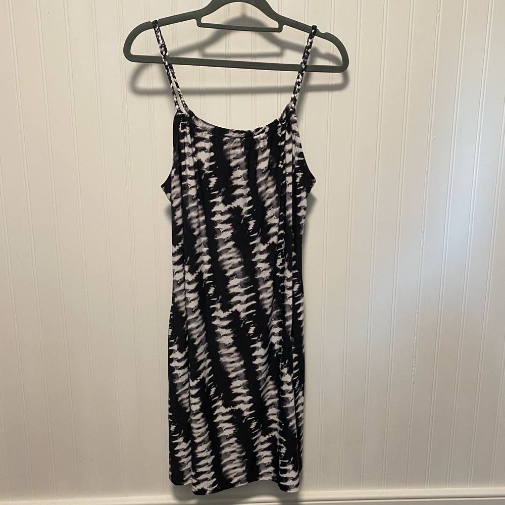 Black and white summer dress.